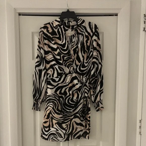 ANTHROPOLOGIE Black and White Zebra Wrap Mini Dress Size 4 - Picture 2 of 15